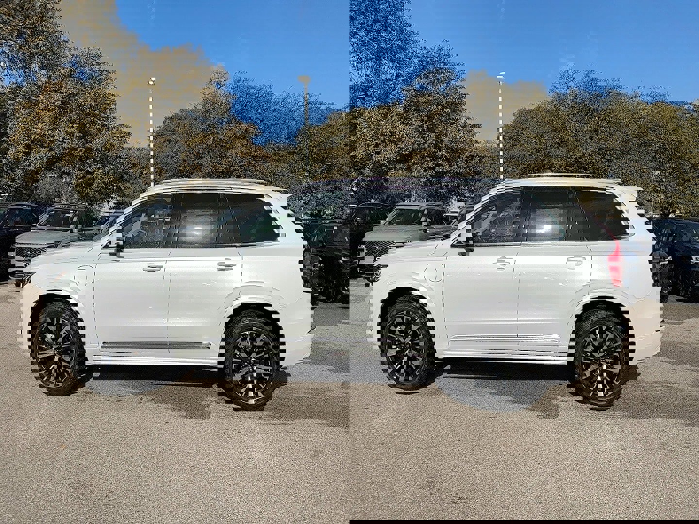 Used 2025 Volvo XC90 T8 Core w/ Protection Package image 3