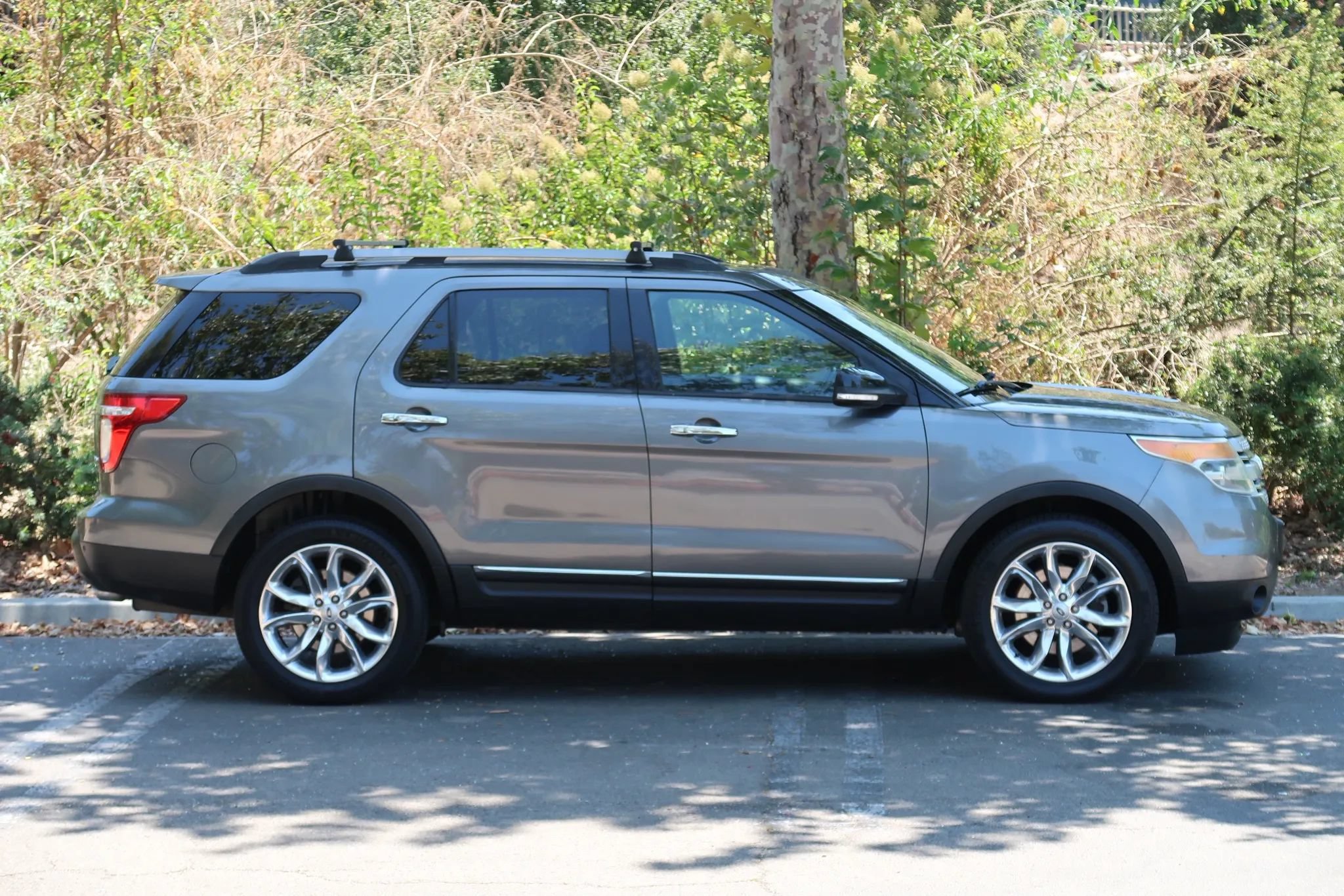 Used 2013 Ford Explorer XLT AWD/4WD image 7