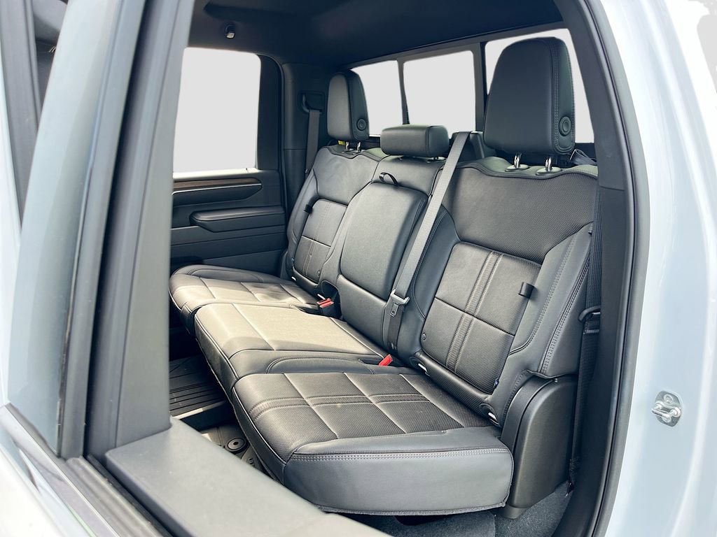 Used 2025 Chevrolet Silverado 2500 High Country w/ Technology Package image 25