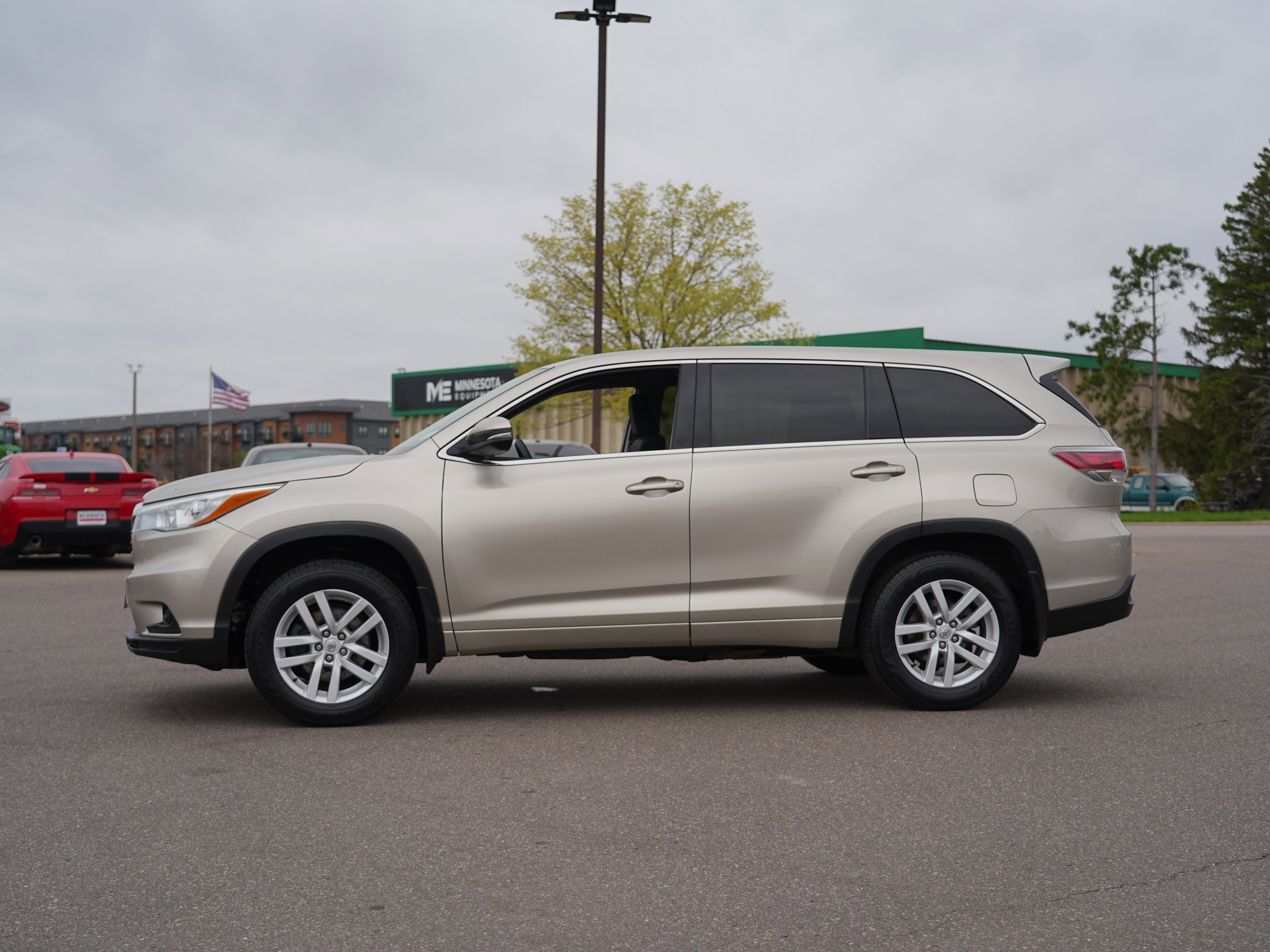 Used 2015 Toyota Highlander LE AWD/4WD image 6