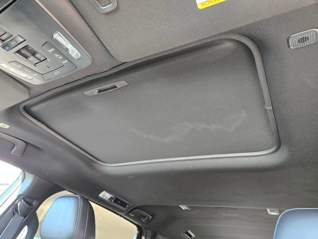 Used 2025 Toyota Sienna Limited image 12