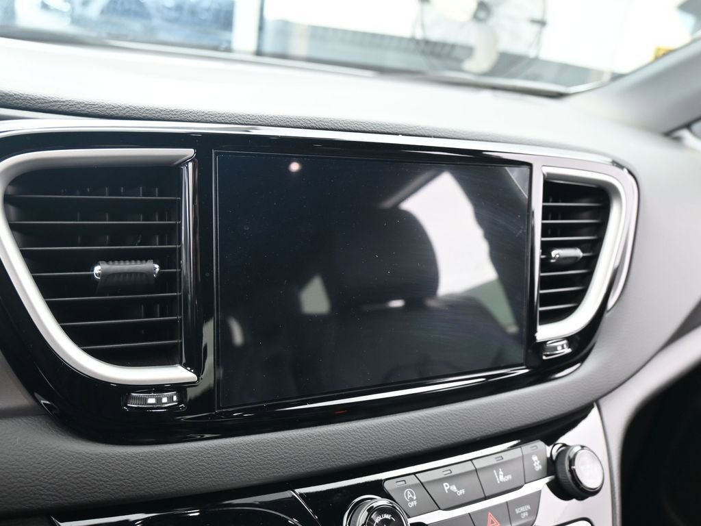 Used 2026 Chrysler Voyager LX image 16