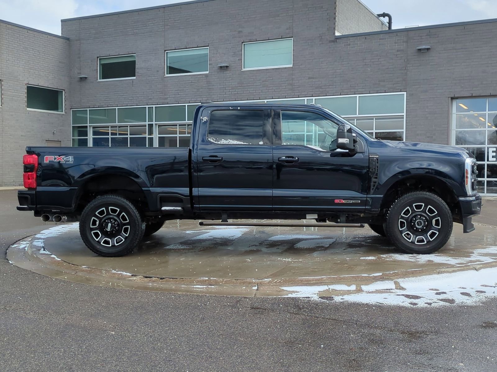 Used 2025 Ford F350 Platinum w/ FX4 Off-Road Package image 9