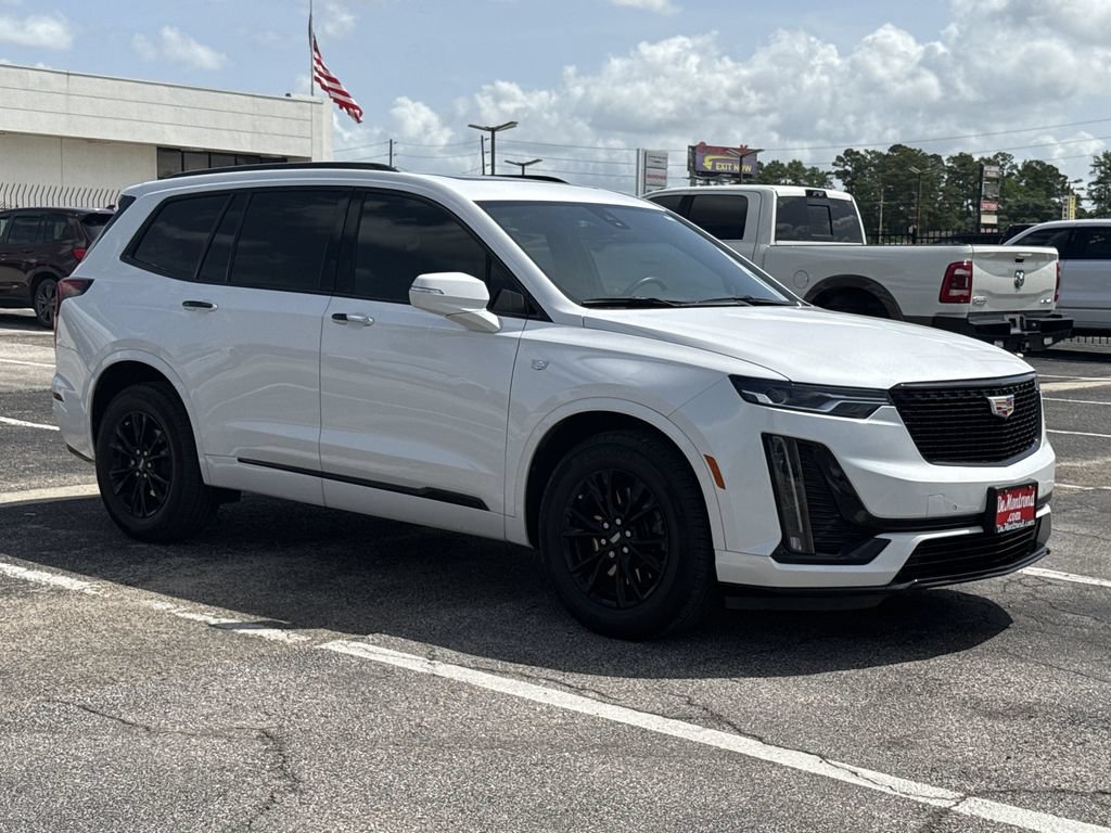 Used 2024 Cadillac XT6 Luxury FWD image 3