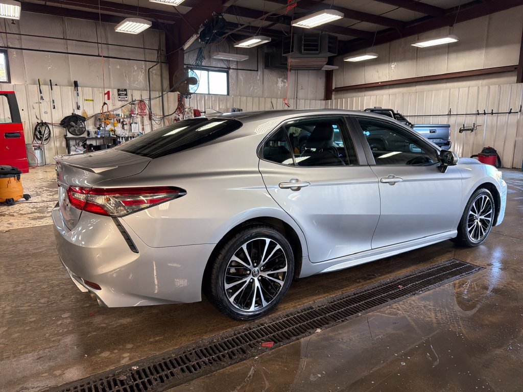 Used 2019 Toyota Camry SE FWD image 5