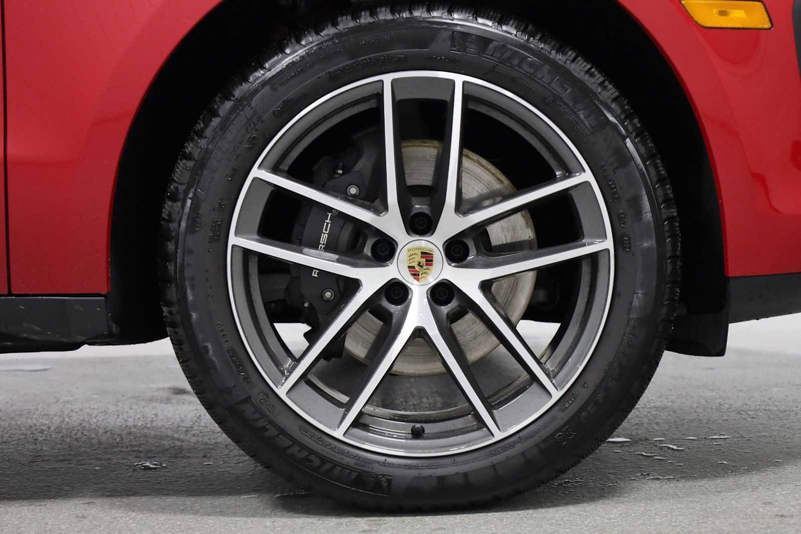 Certified 2025 Porsche Macan image 12