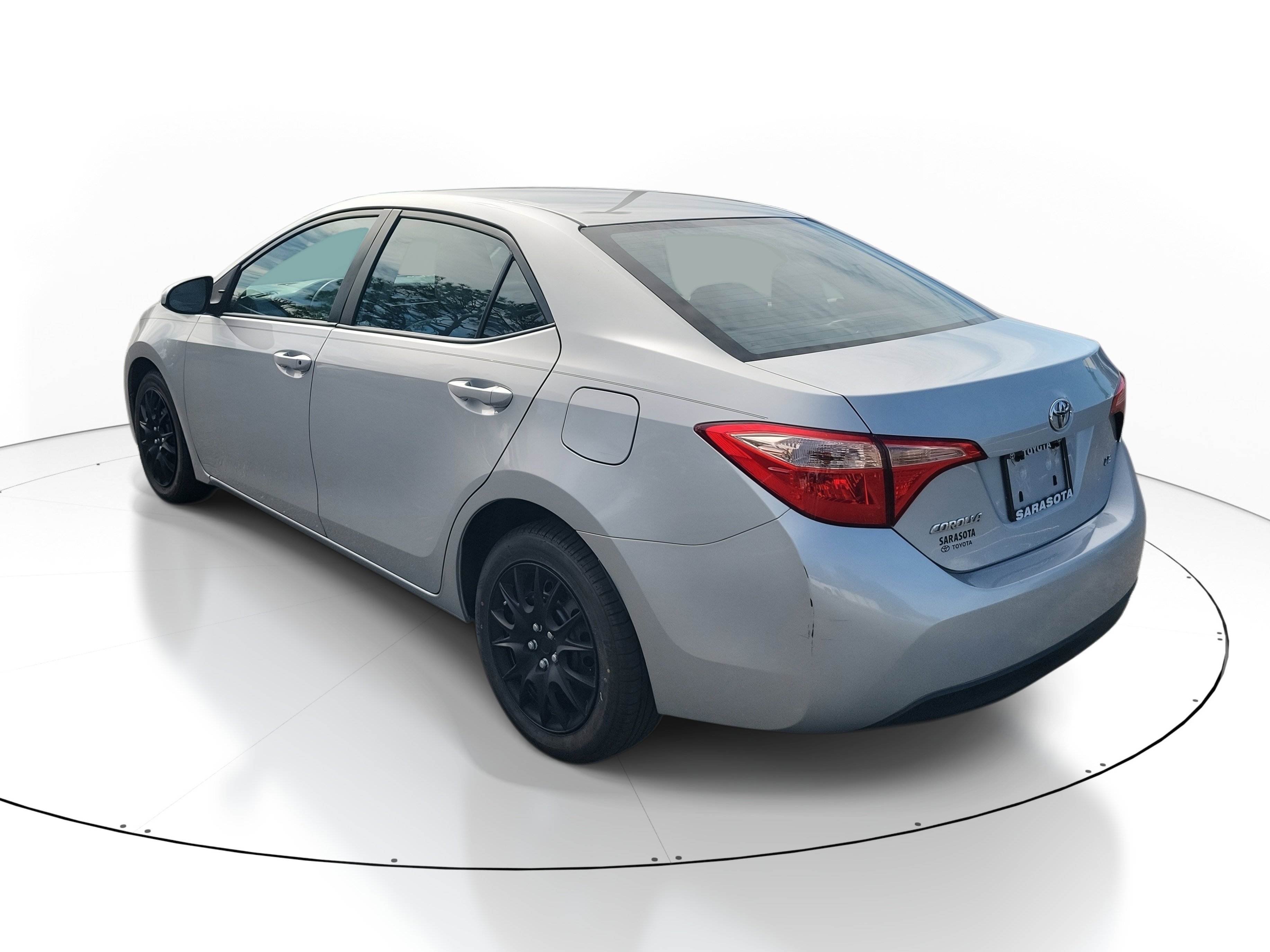 Used 2018 Toyota Corolla LE image 4