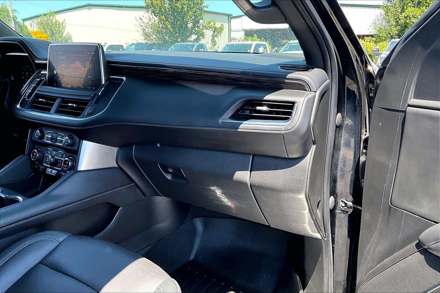 Used 2022 Chevrolet Suburban LT AWD/4WD image 15
