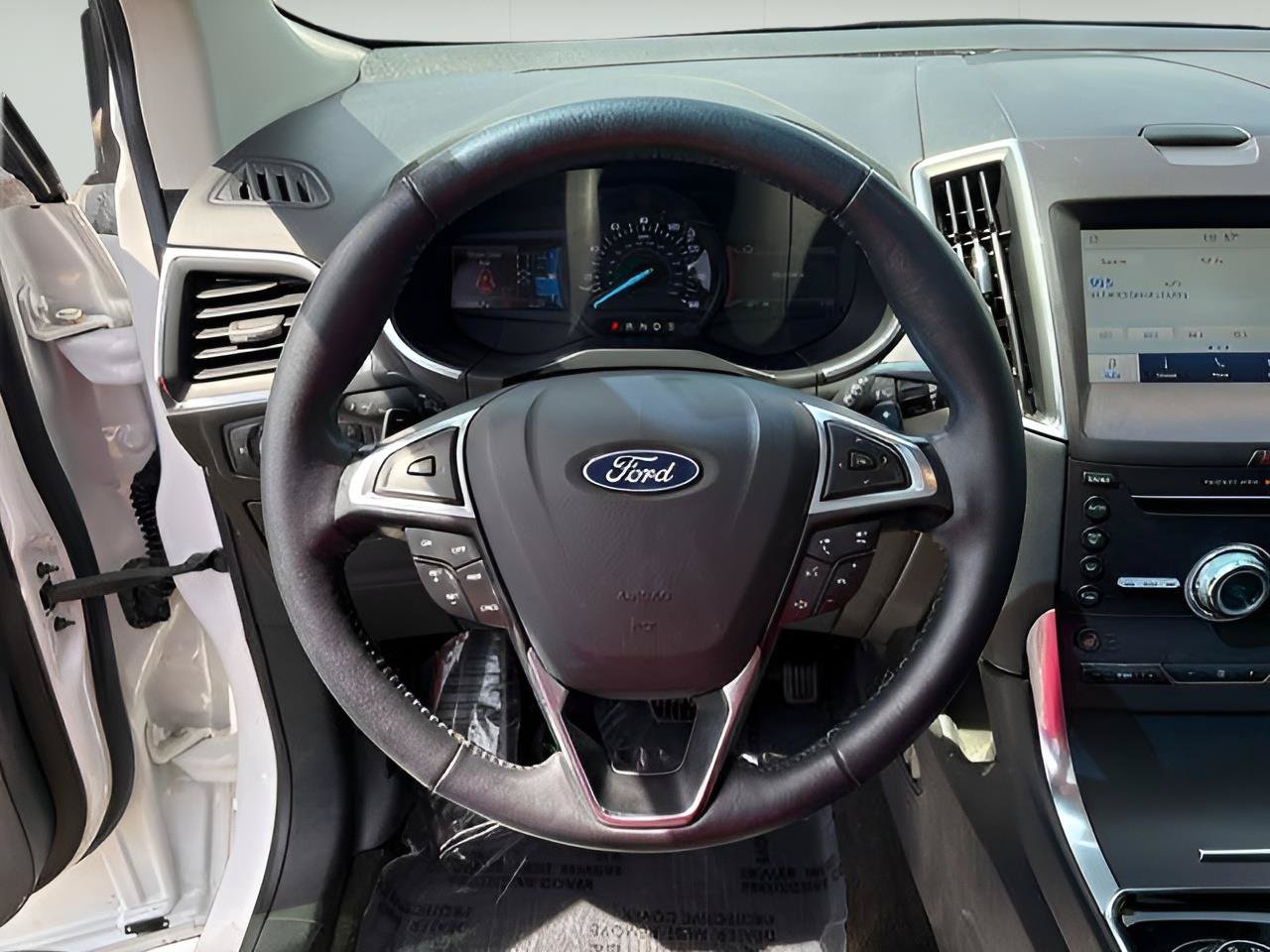 Used 2019 Ford Edge Titanium w/ Cold Weather Package AWD/4WD image 18