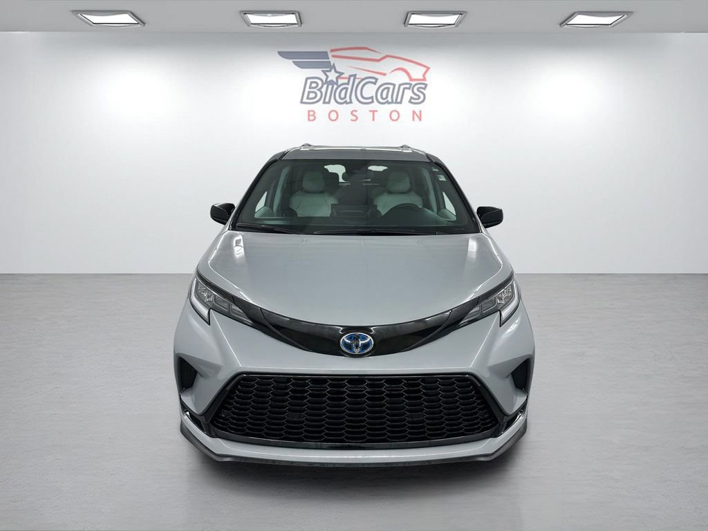 Used 2025 Toyota Sienna XSE image 2