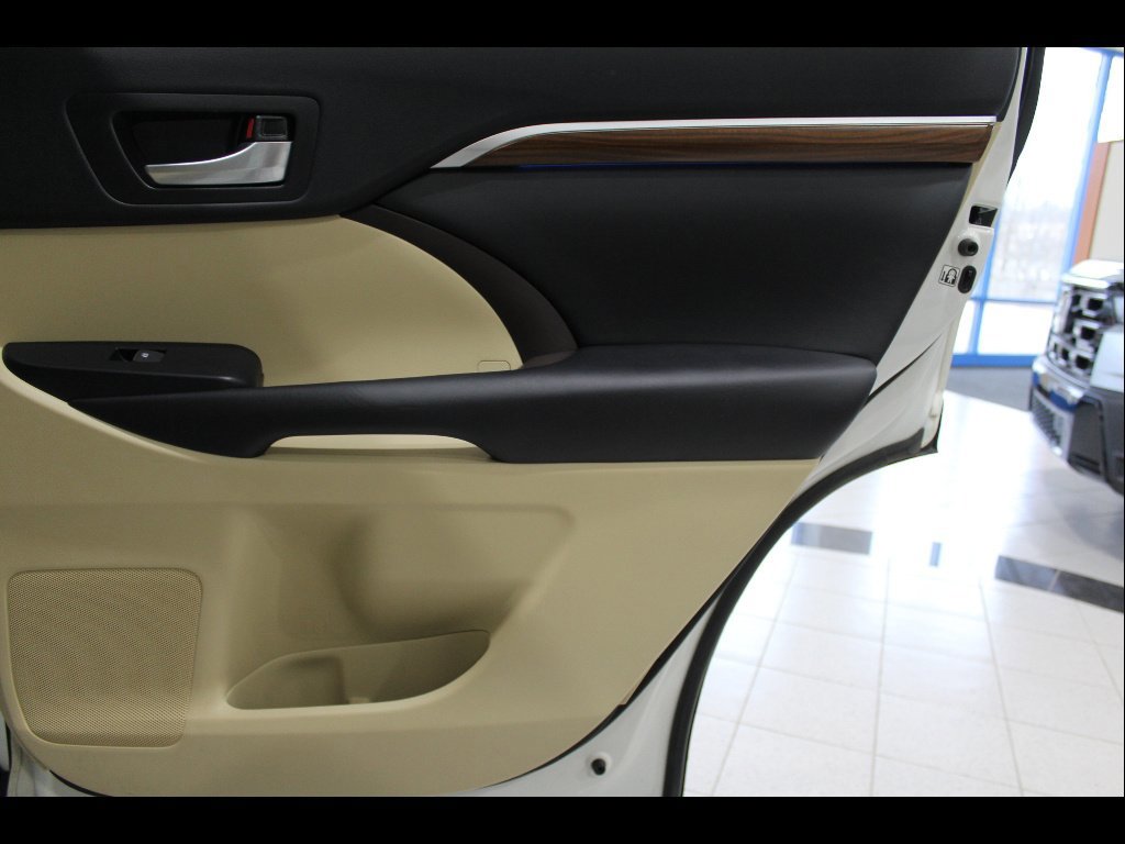 Used 2019 Toyota Highlander Limited image 23