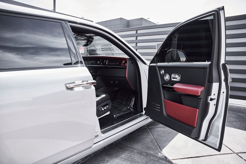 Used 2024 Rolls-Royce Phantom Sedan RWD image 32