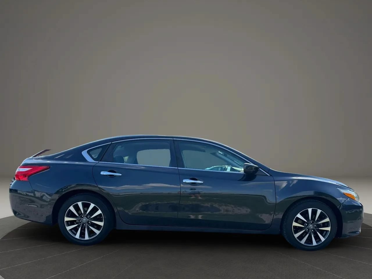 Used 2017 Nissan Altima 2.5 SV FWD image 6