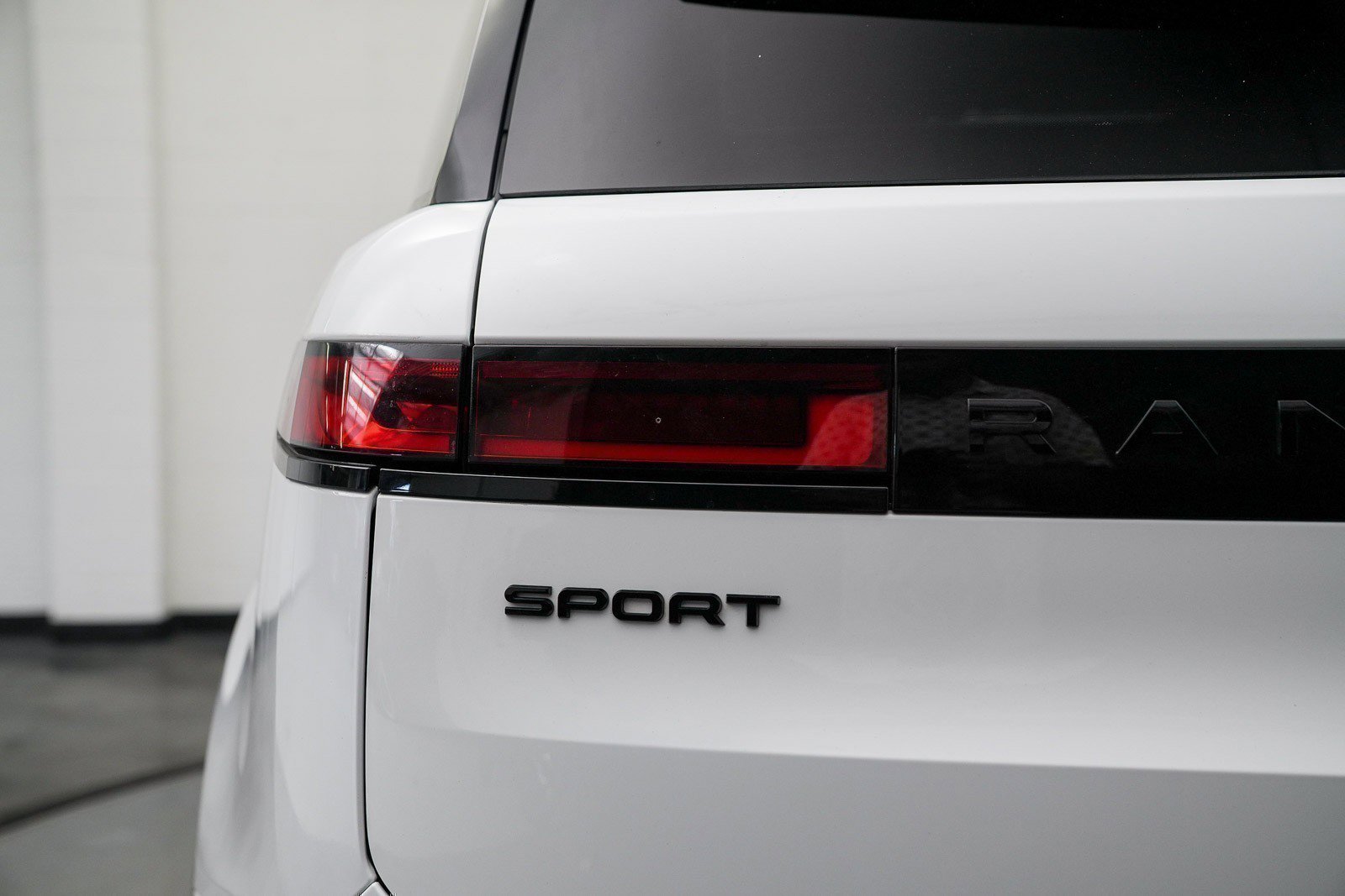 Used 2023 Land Rover Range Rover Sport SE AWD/4WD image 10