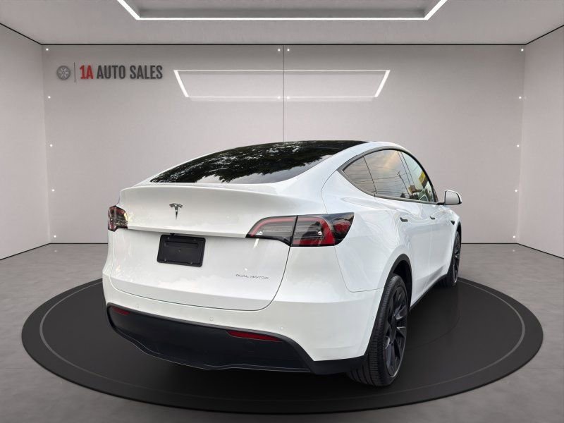 Used 2021 Tesla Model Y Long Range image 5