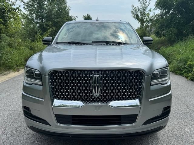 Used 2023 Lincoln Navigator Reserve AWD/4WD image 3