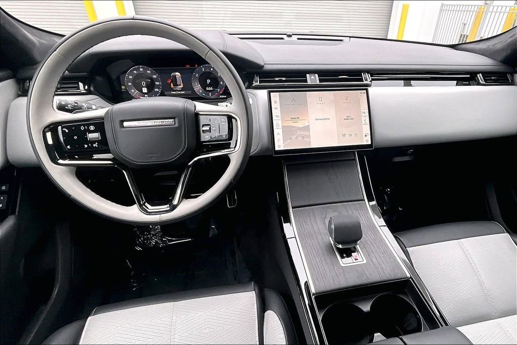 Used 2026 Land Rover Range Rover Velar Autobiography image 3