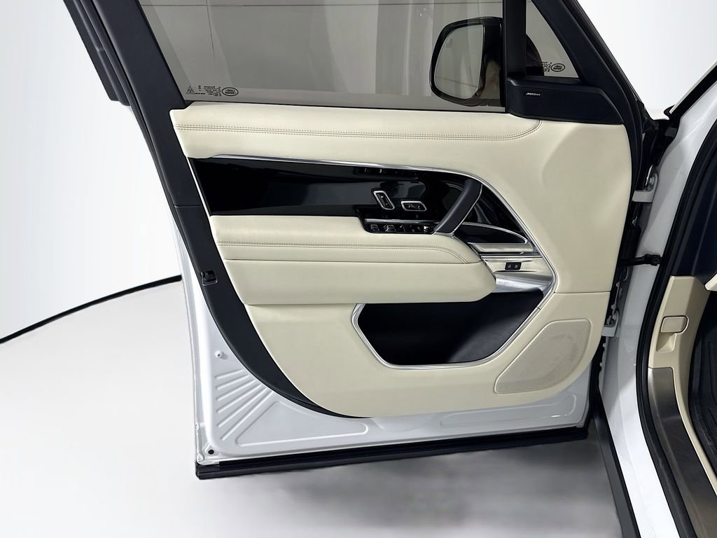 Used 2023 Land Rover Range Rover SE image 25