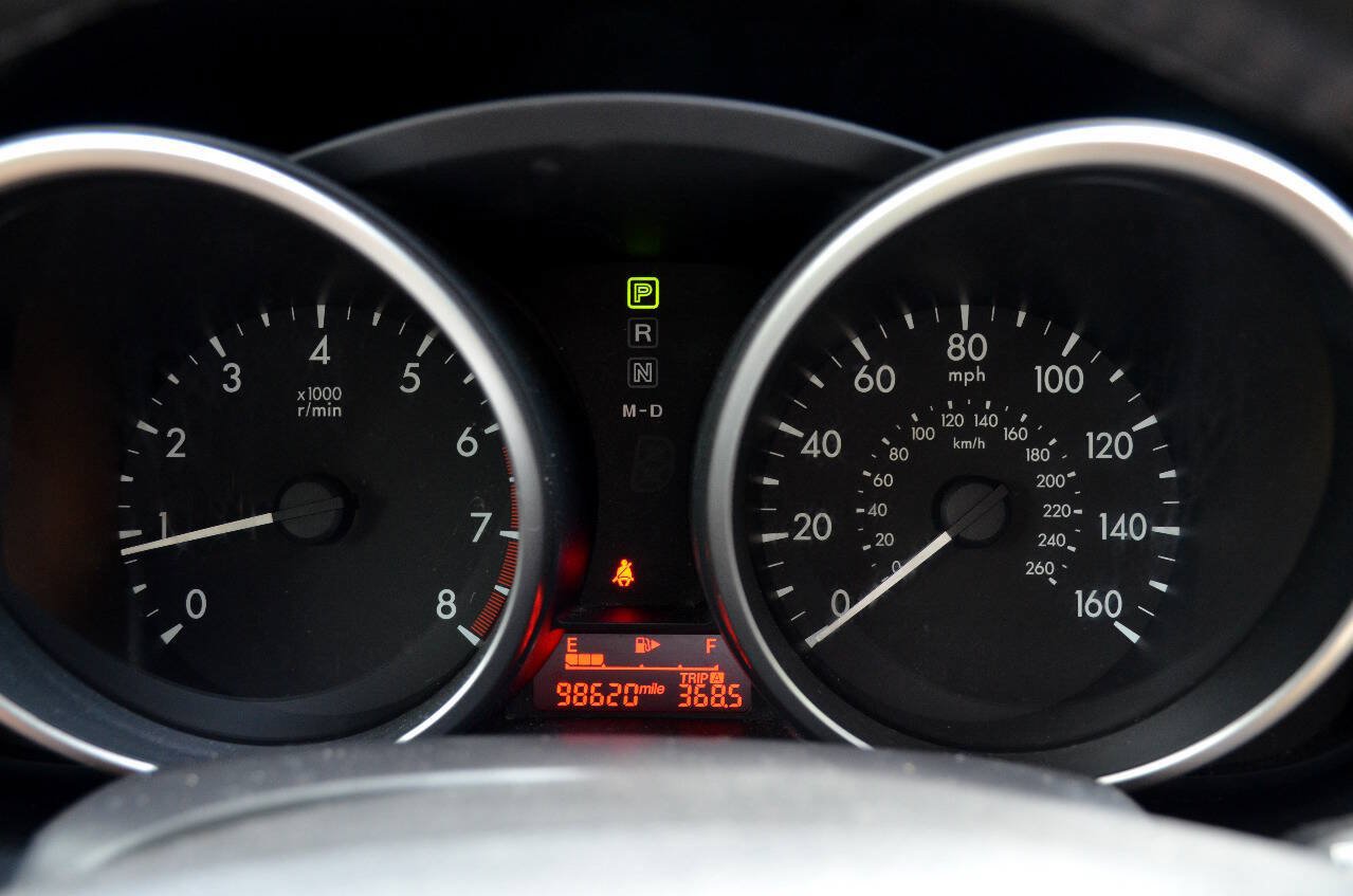 Used 2012 MAZDA MAZDA5 Touring w/ Moonroof & Audio Pkg FWD image 18
