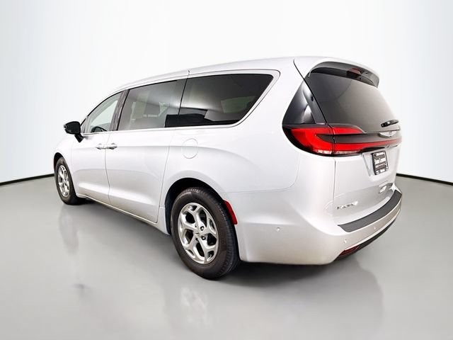 Used 2024 Chrysler Pacifica Limited FWD image 5