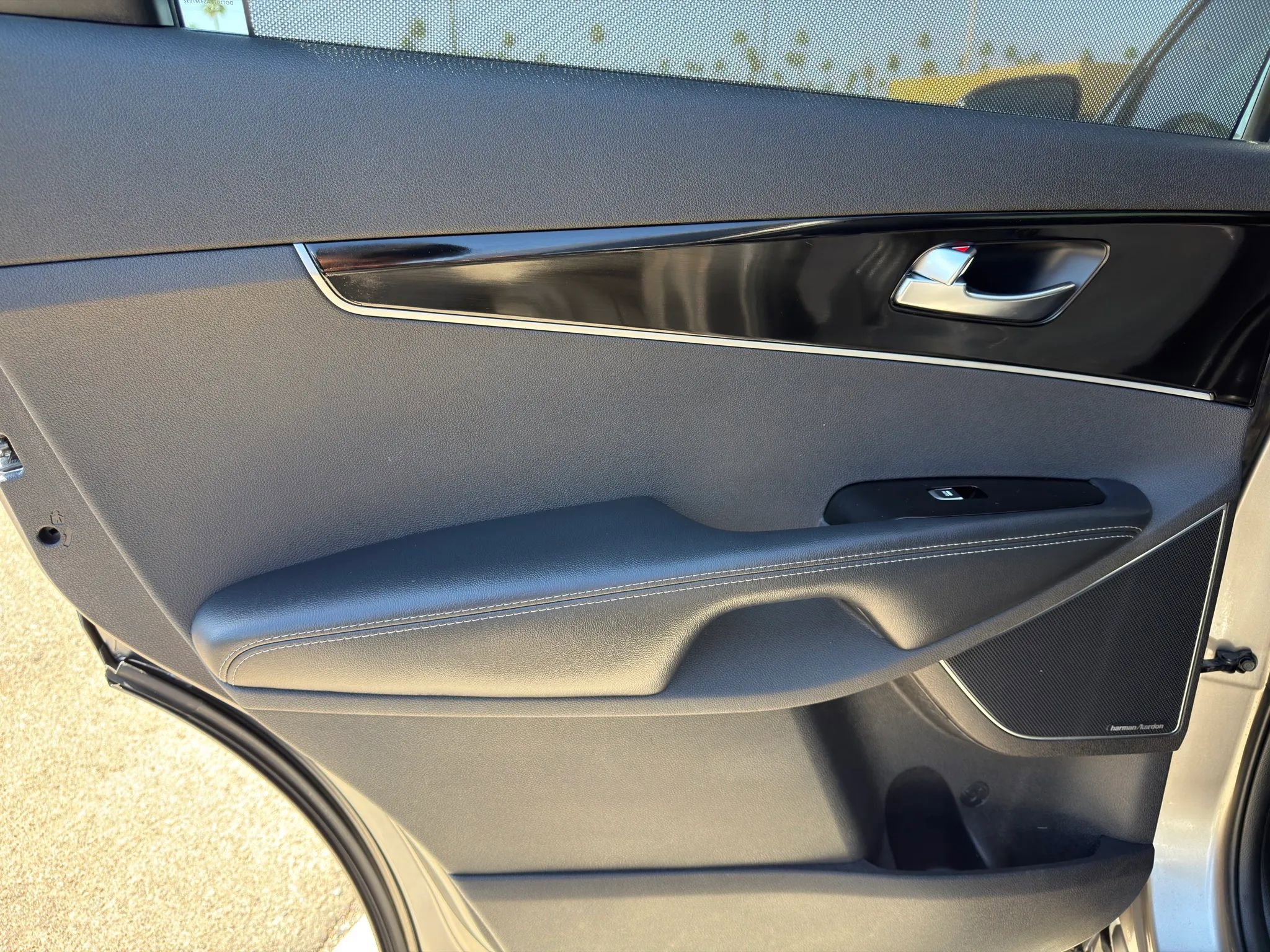 Used 2019 Kia Sorento SX image 34