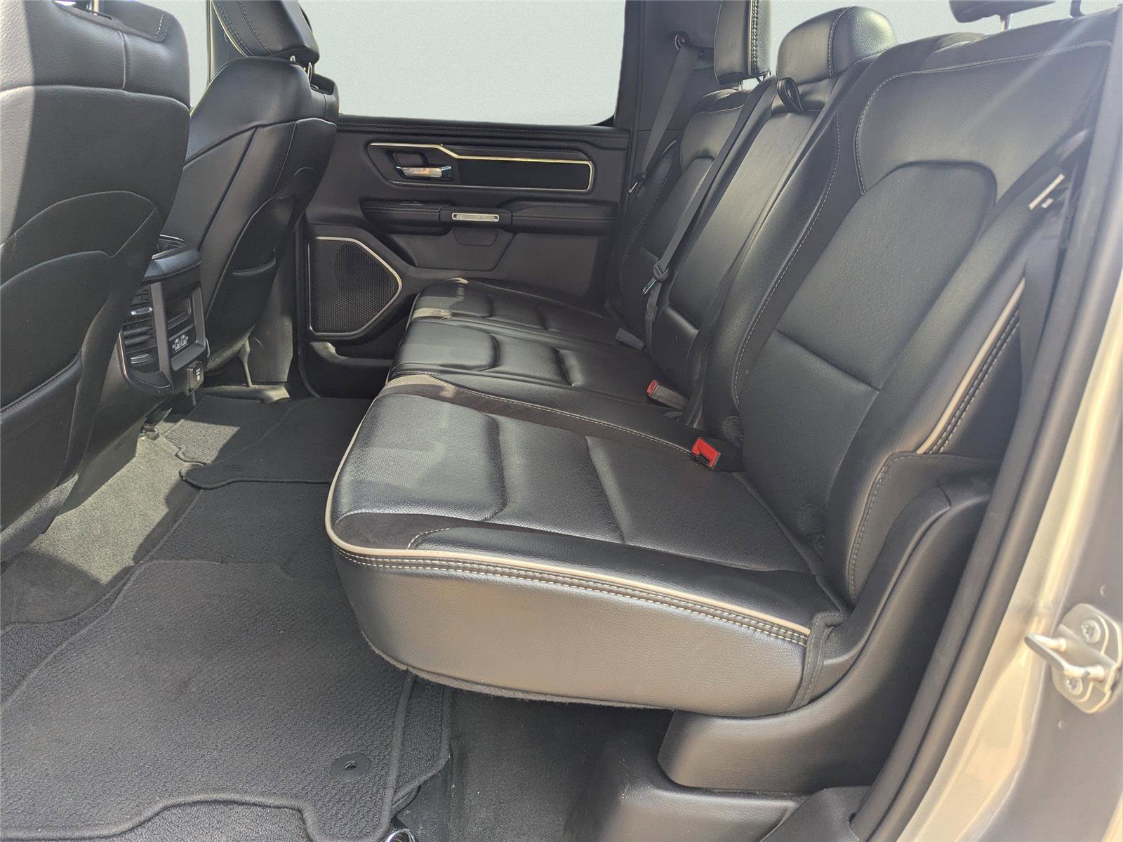 Used 2024 RAM 1500 Laramie image 13