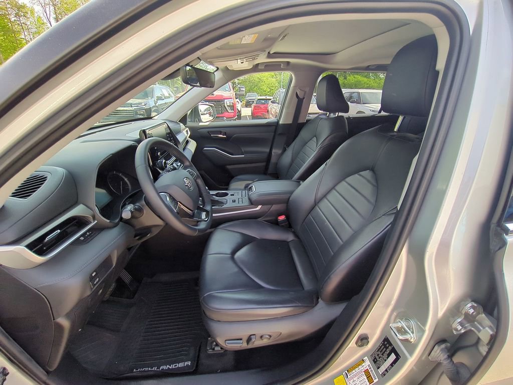 Used 2020 Toyota Highlander XLE image 16