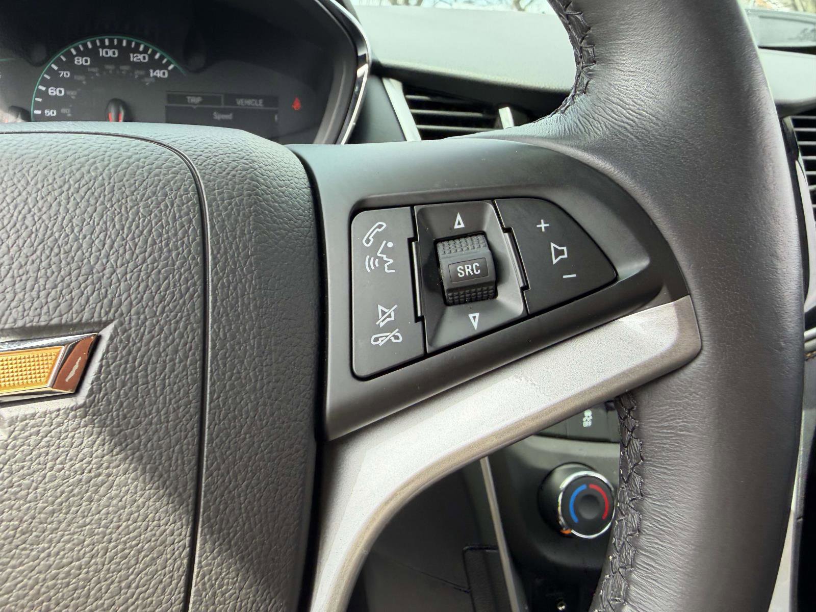 Certified 2022 Chevrolet Trax LT w/ LT Convenience Package image 25