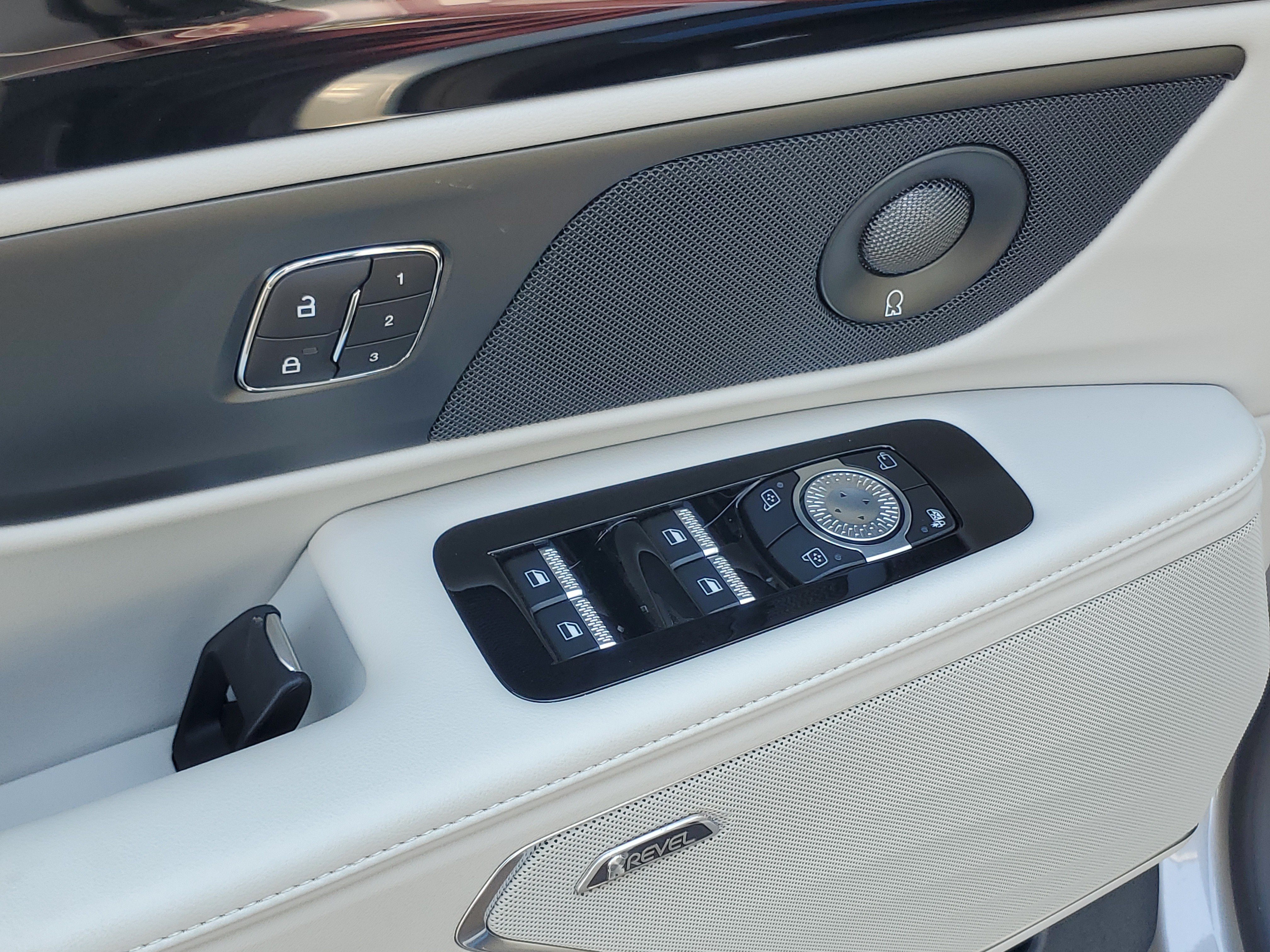 New 2026 Lincoln Nautilus Reserve w/ Jet Appearance Package AWD/4WD image 9