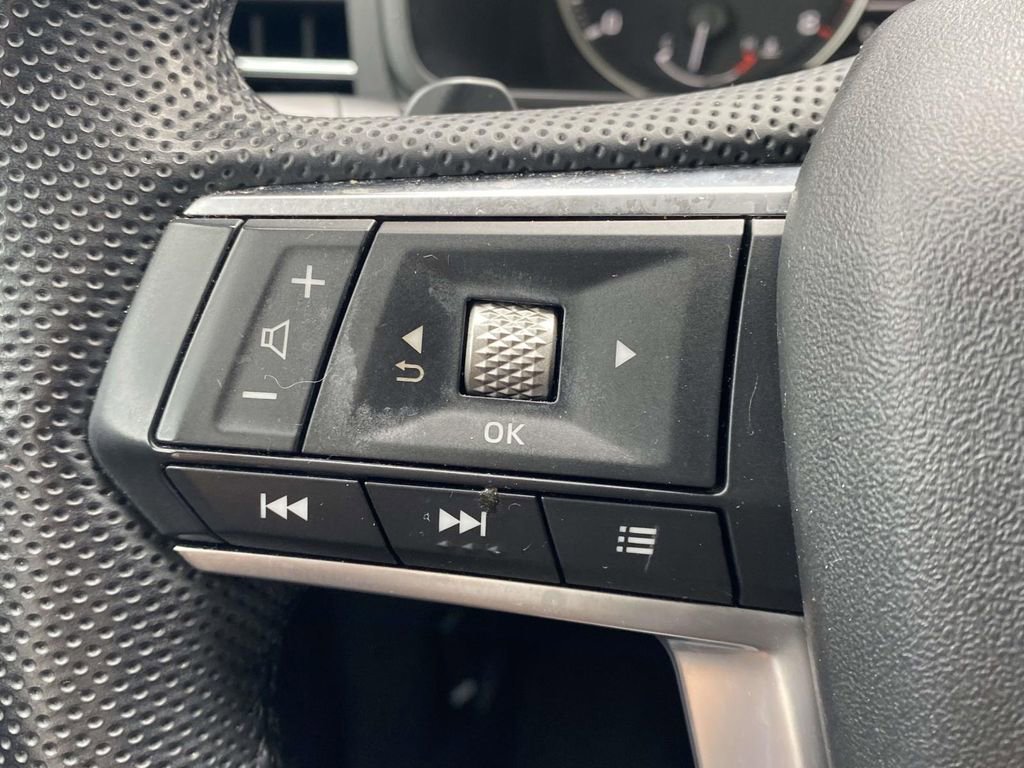 Used 2023 Mitsubishi Outlander SE image 29