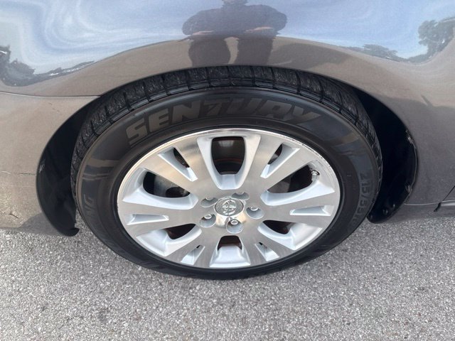 Used 2010 Toyota Avalon XLS FWD image 12