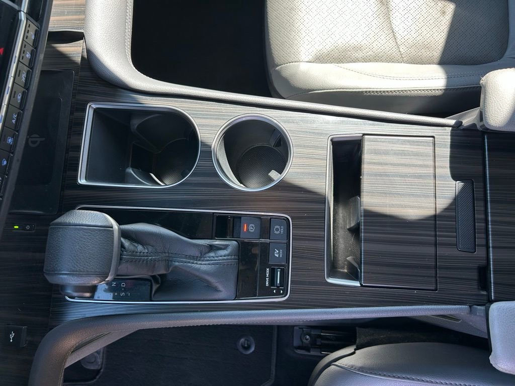 Used 2022 Toyota Sienna Limited image 24