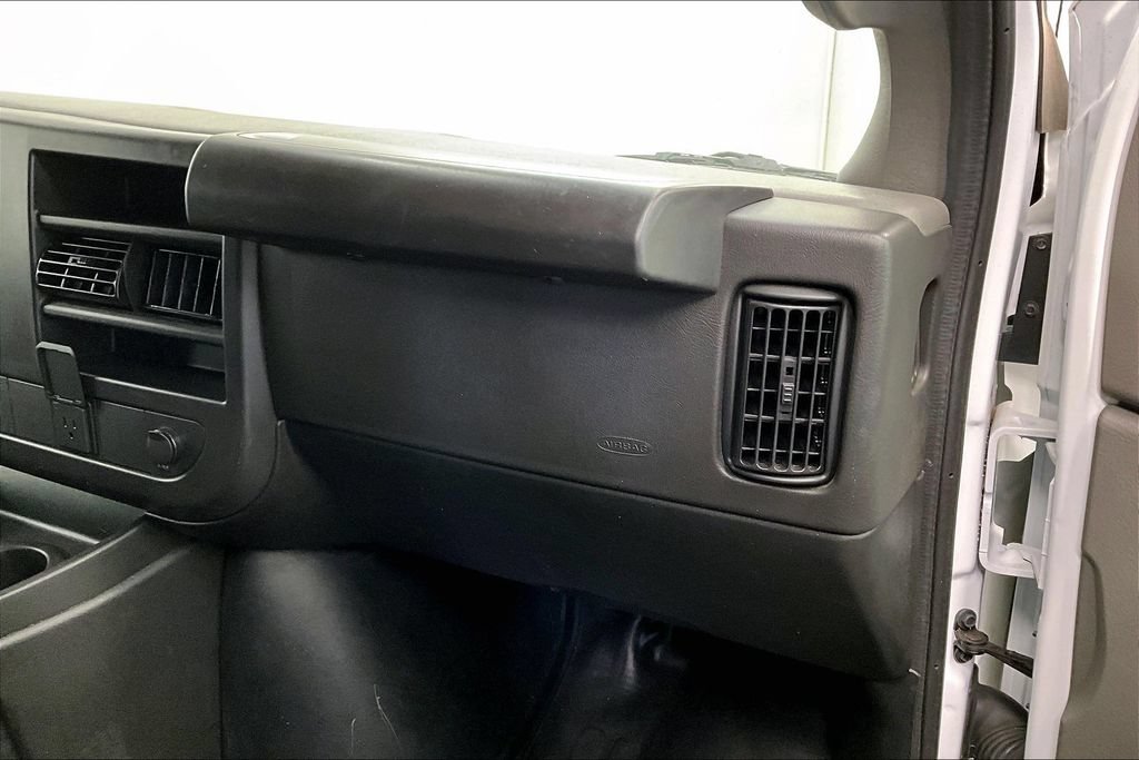 Used 2025 Chevrolet Express 2500 w/ Driver Convenience Package RWD image 15