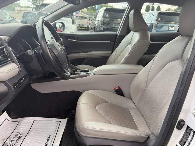 Used 2022 Toyota Camry XSE FWD image 9