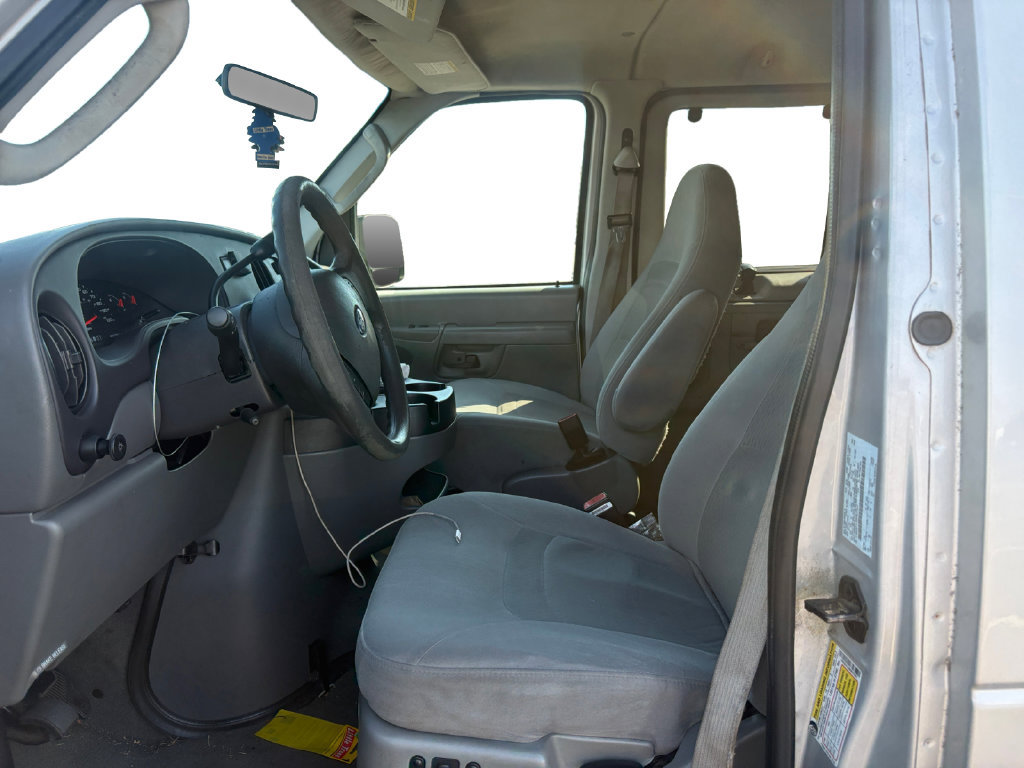 Used 2006 Ford E-350 and Econoline 350 XL RWD image 3