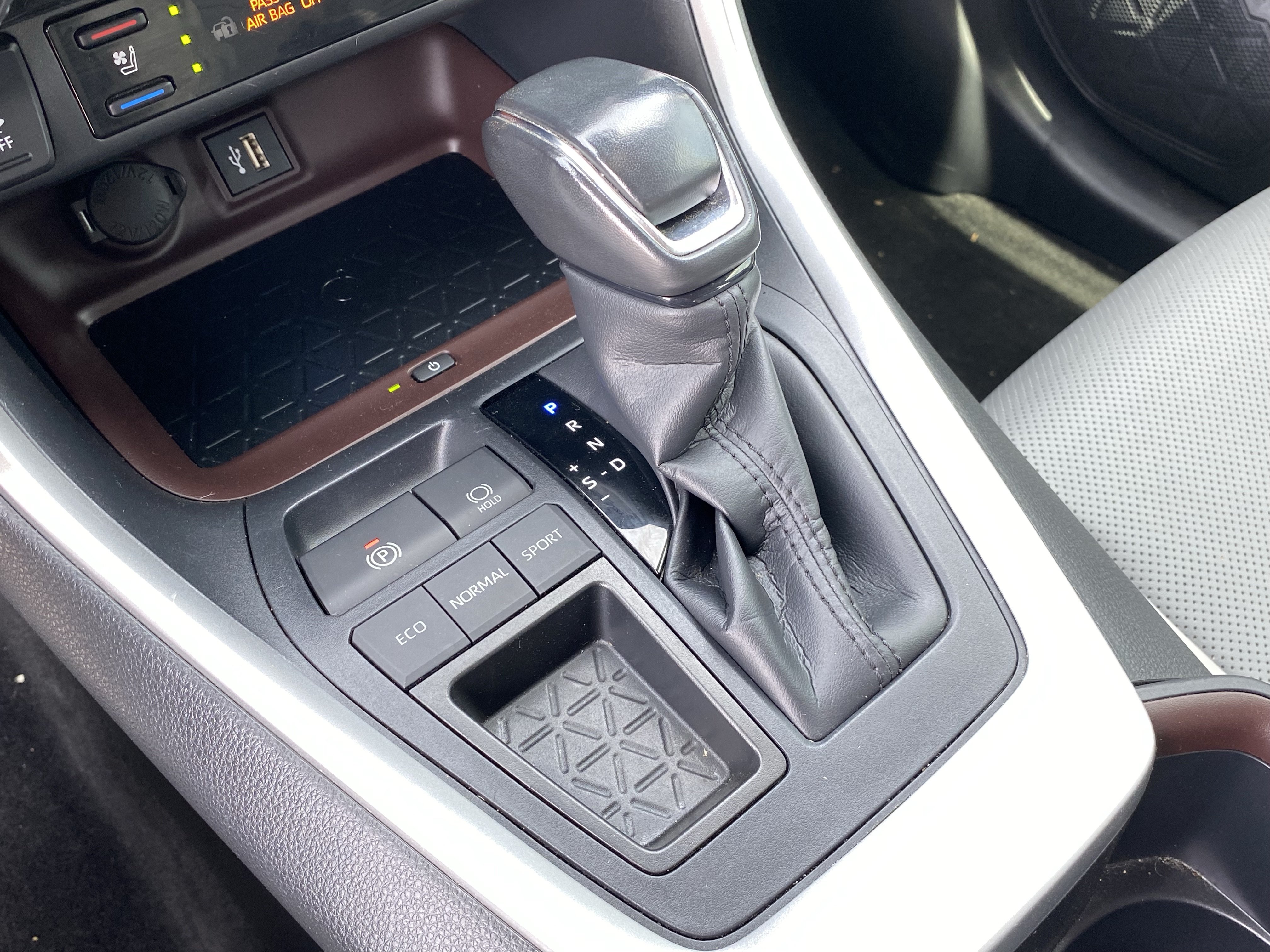 Used 2023 Toyota RAV4 Limited FWD image 27