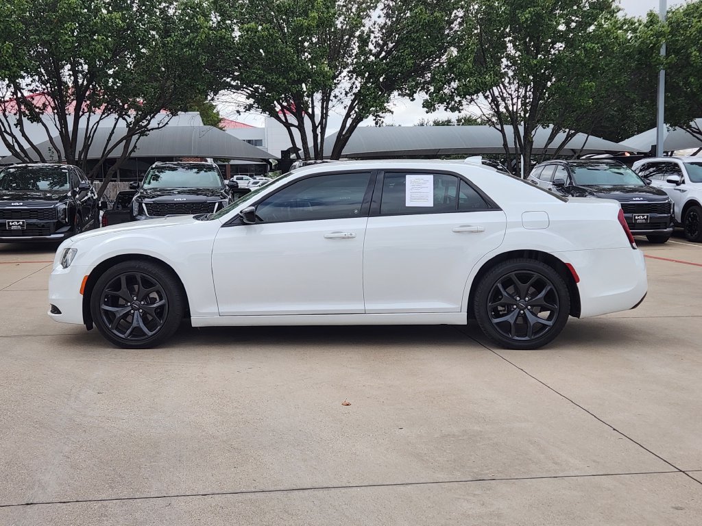 Used 2023 Chrysler 300 Touring w/ Sport Appearance Package RWD image 14
