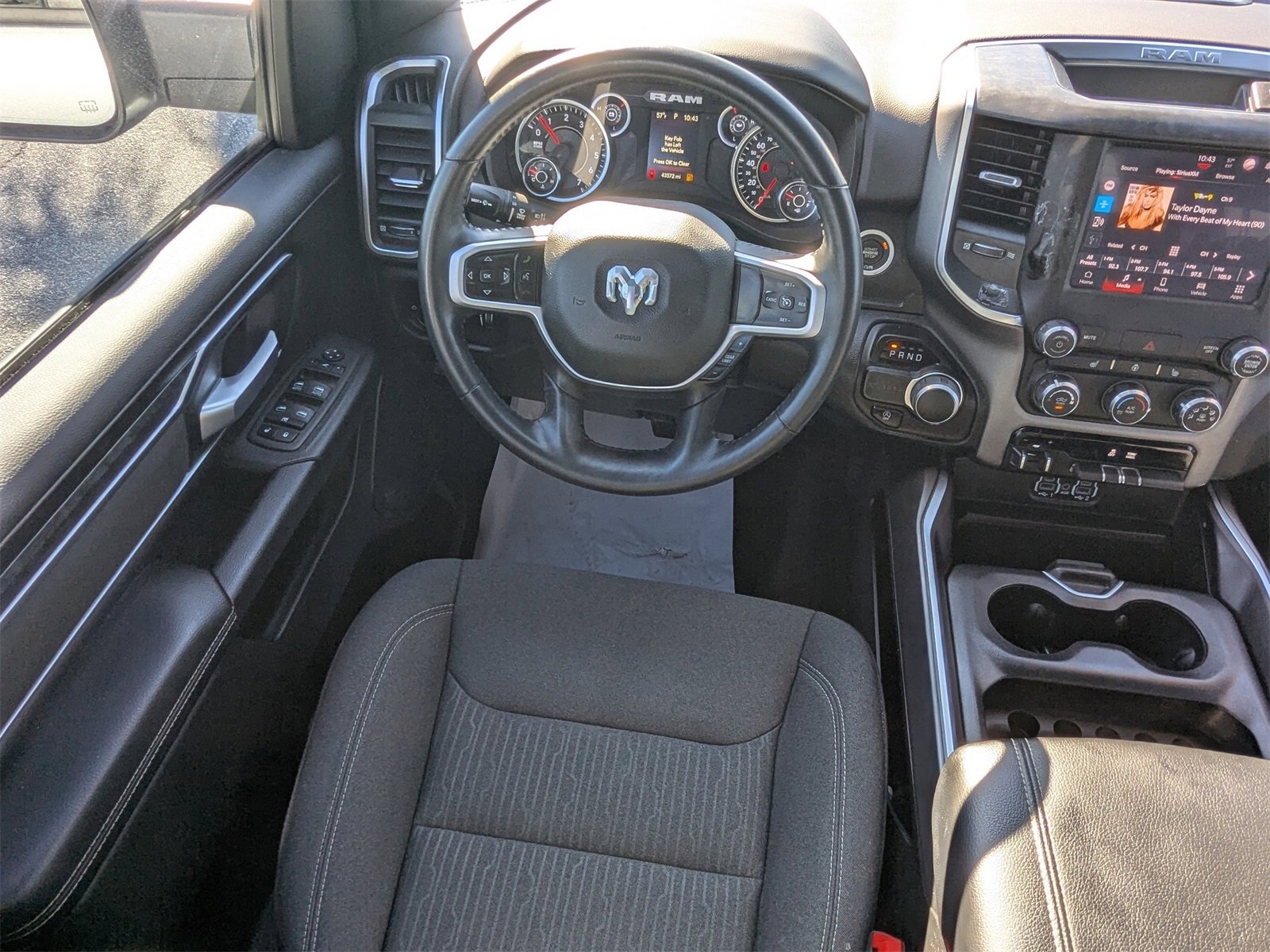 Used 2019 Chevrolet Equinox LT w/ Driver Convenience Package image 16