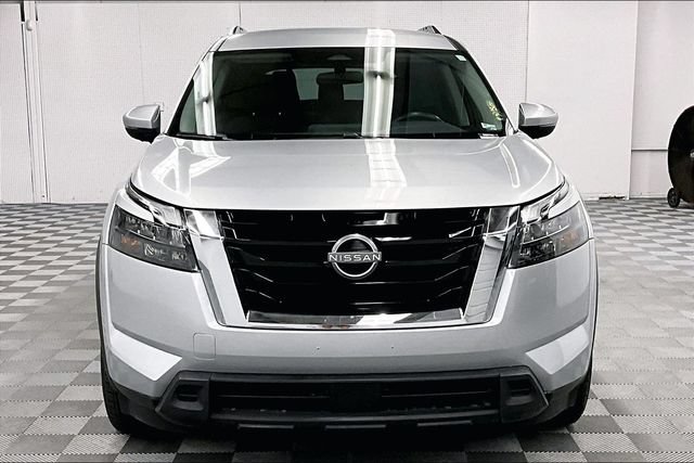 Used 2025 Nissan Pathfinder SV FWD image 4