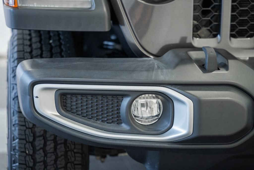 Certified 2022 Jeep Gladiator Sport AWD/4WD image 11