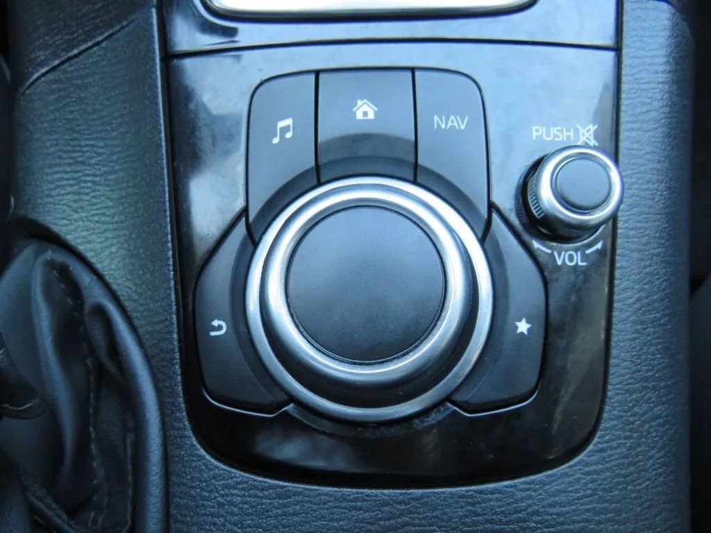 Used 2016 MAZDA MAZDA3 i Sport FWD image 23