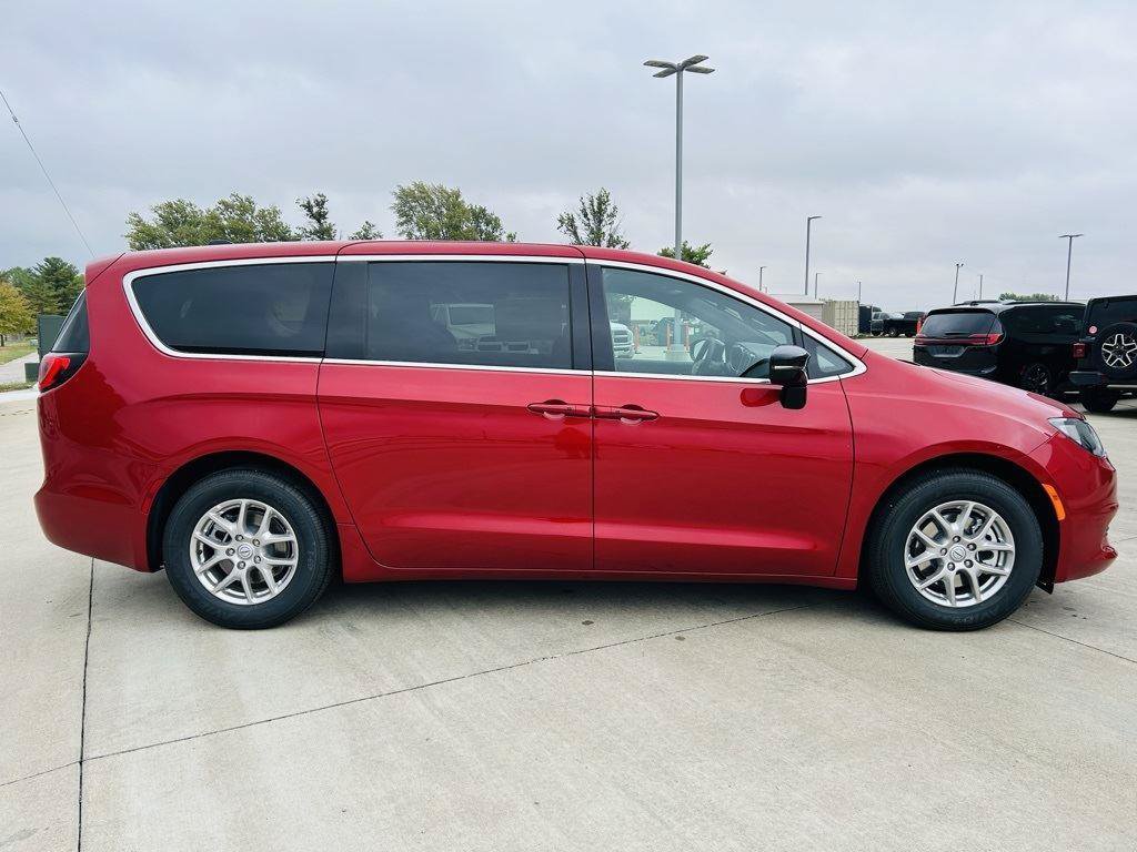 New 2026 Chrysler Voyager LX FWD image 41