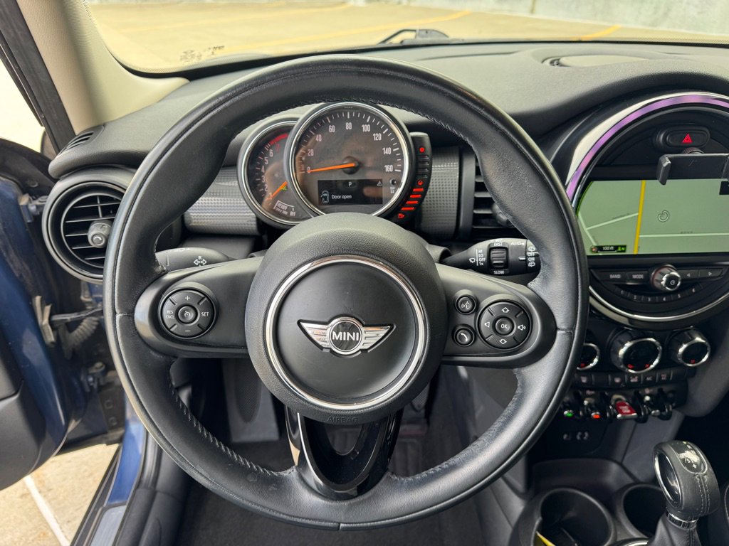 Used 2016 MINI Cooper 4-Door Hardtop image 11