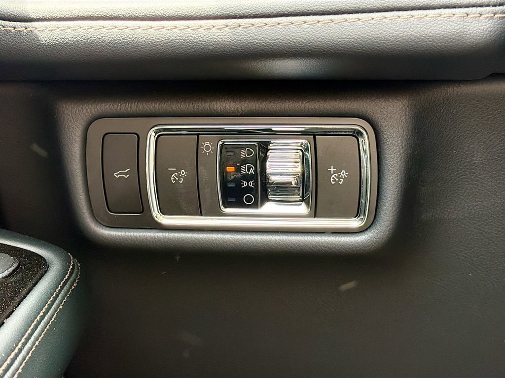 New 2026 Lincoln Aviator AWD image 10