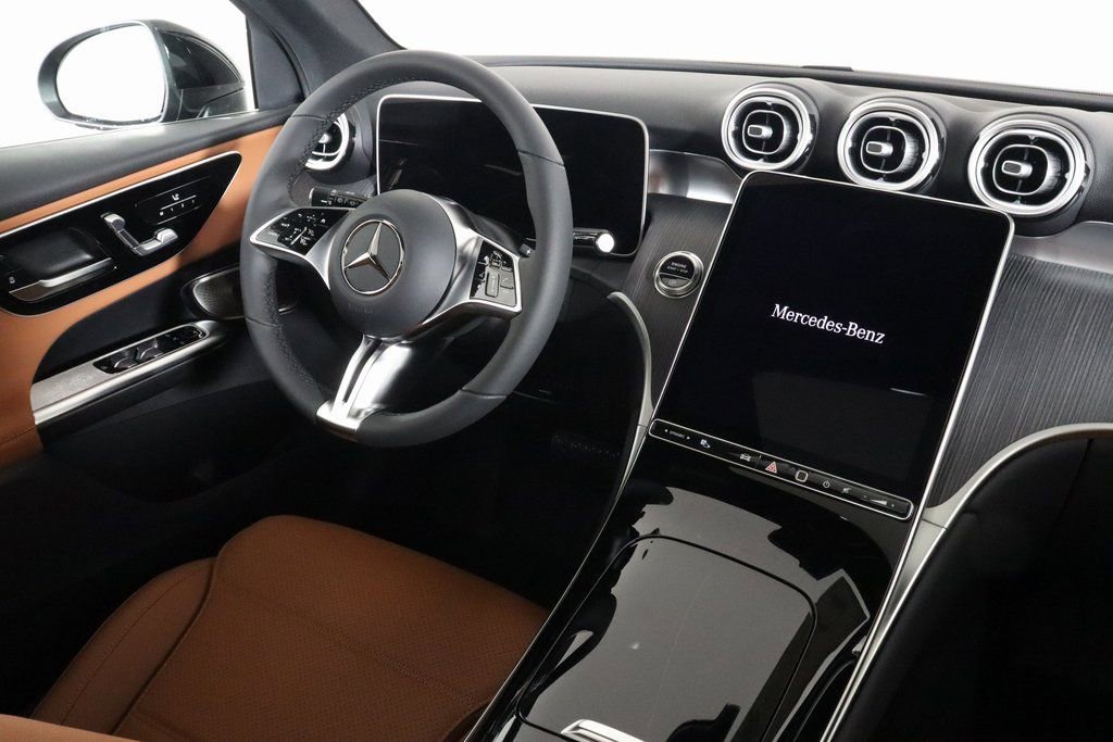 Used 2026 Mercedes-Benz GLC 300 4MATIC image 3