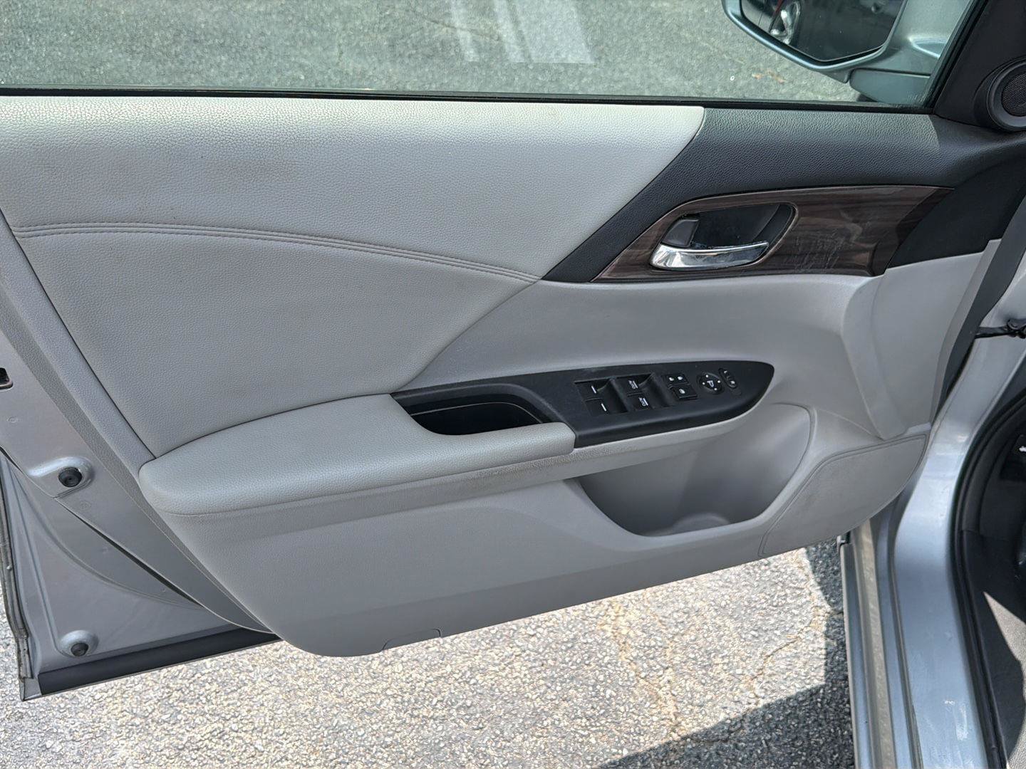 Used 2016 Honda Accord EX image 16