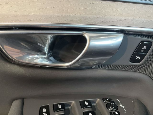 New 2026 Volvo XC90 B6 Plus w/ Protection Package Premier AWD/4WD image 38