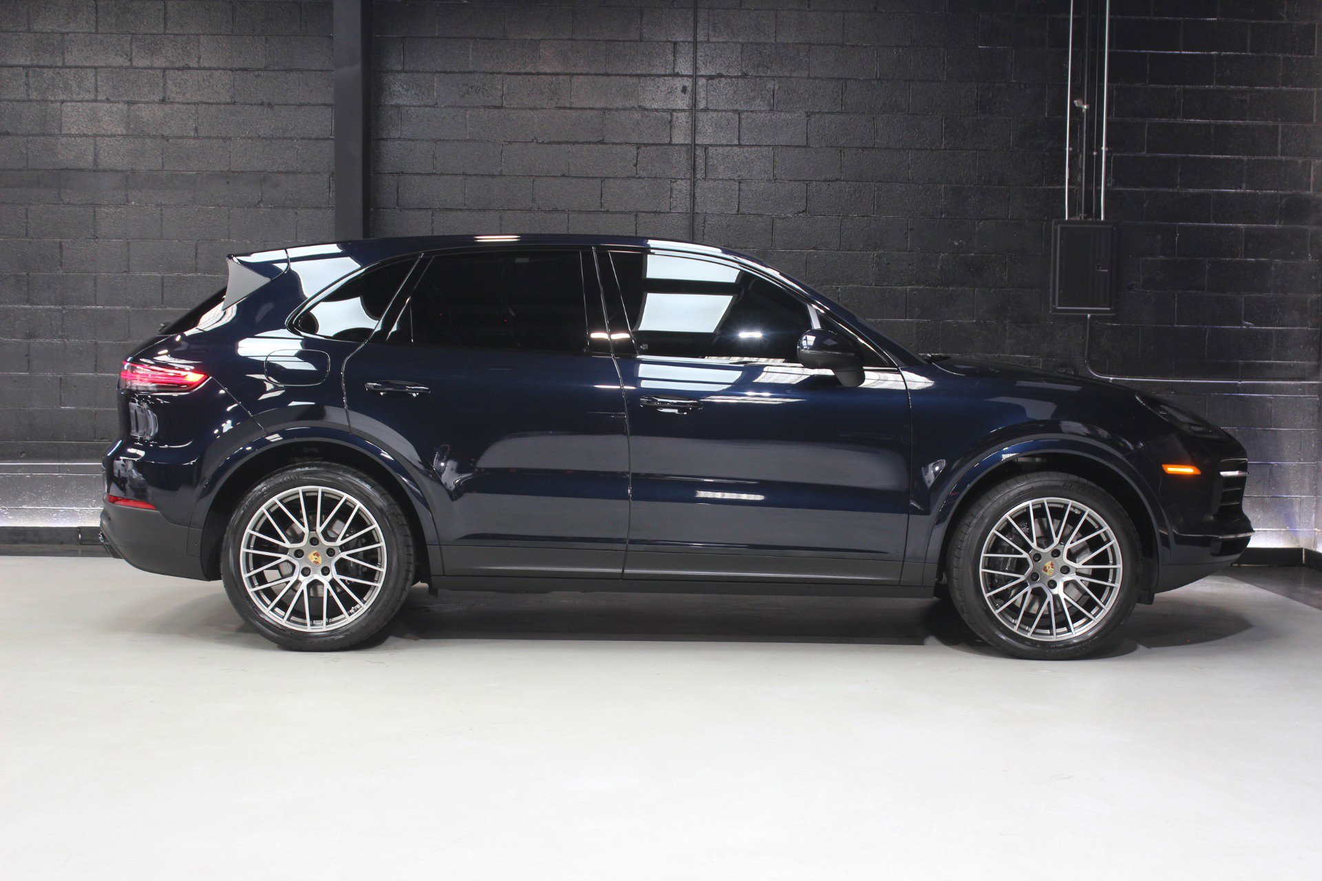 Used 2023 Porsche Cayenne Platinum Edition image 15