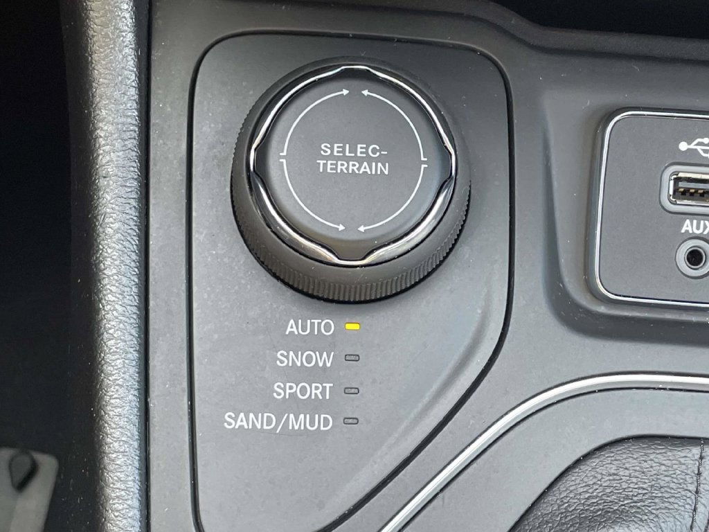 Certified 2022 Jeep Cherokee Latitude Lux AWD/4WD image 39