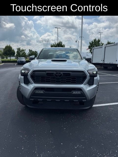 Used 2025 Toyota Tacoma TRD Sport AWD/4WD image 3
